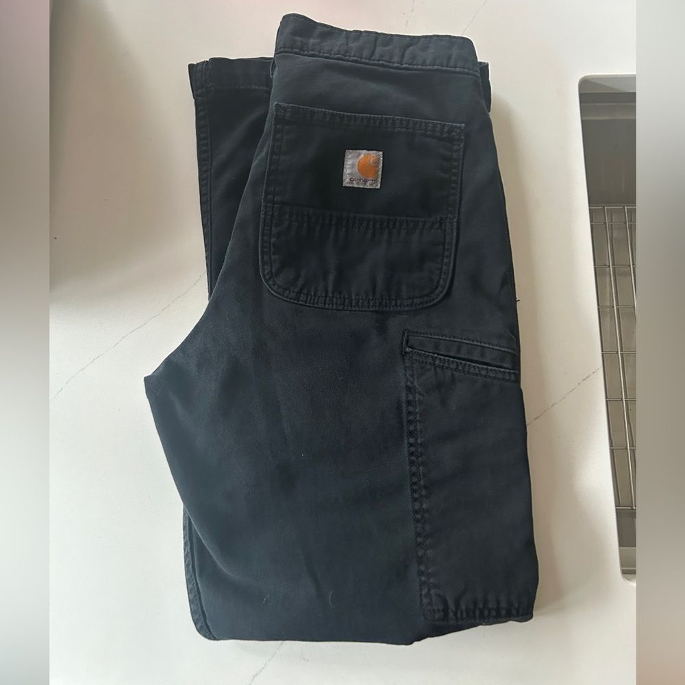 Black carhart relaxed fit jeans
31x30
Small fray on the bottom left leg cuff